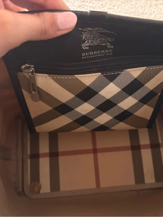Vintage Burberry Tote Bag. Black Patent Leather Straps. Classic Plaid. - Picture 5 of 6